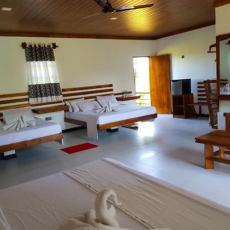 Eco Hotel Black & White - Anuradhapura Mihintale Bagian luar foto