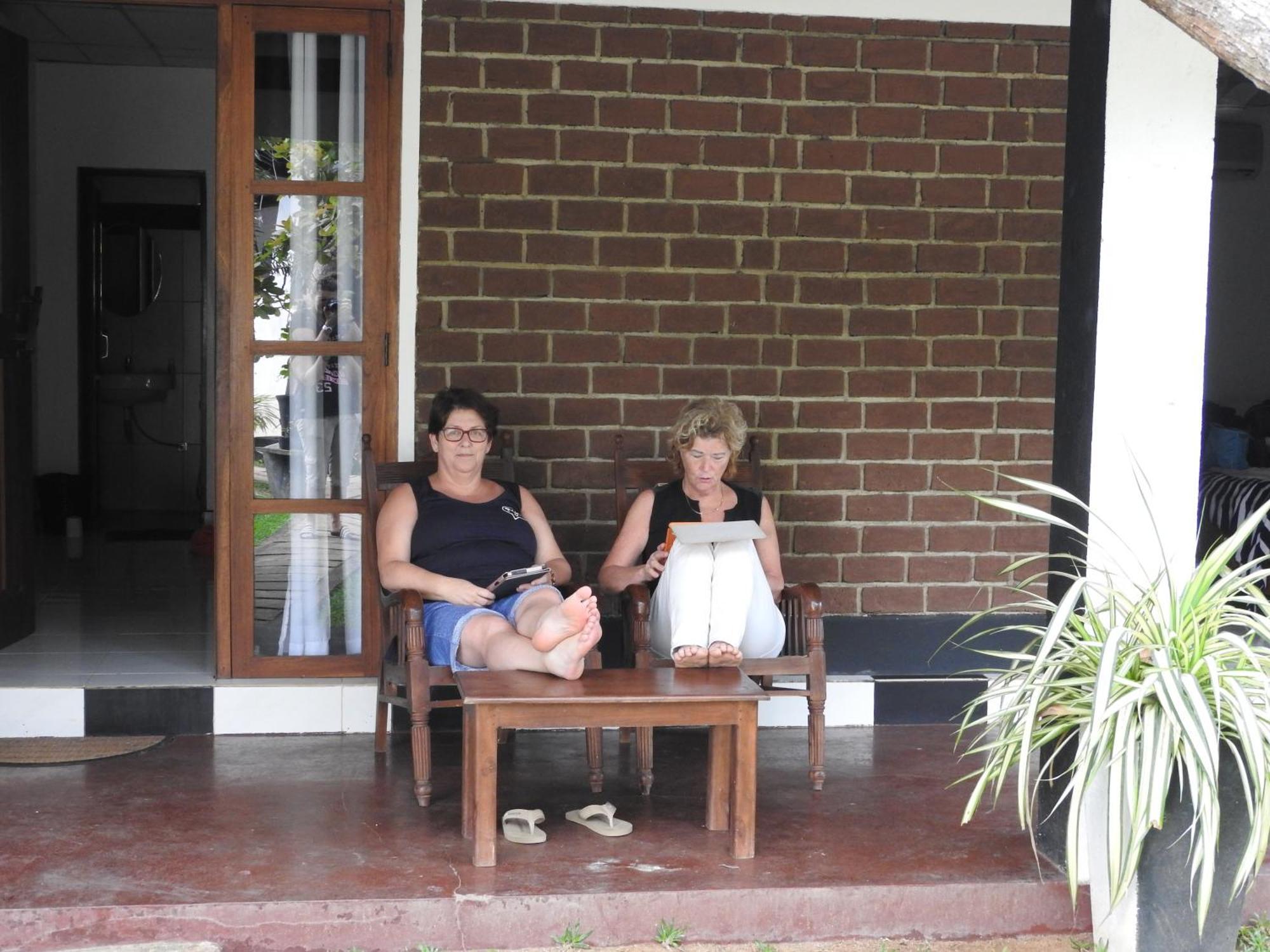Eco Hotel Black & White - Anuradhapura Mihintale Bagian luar foto