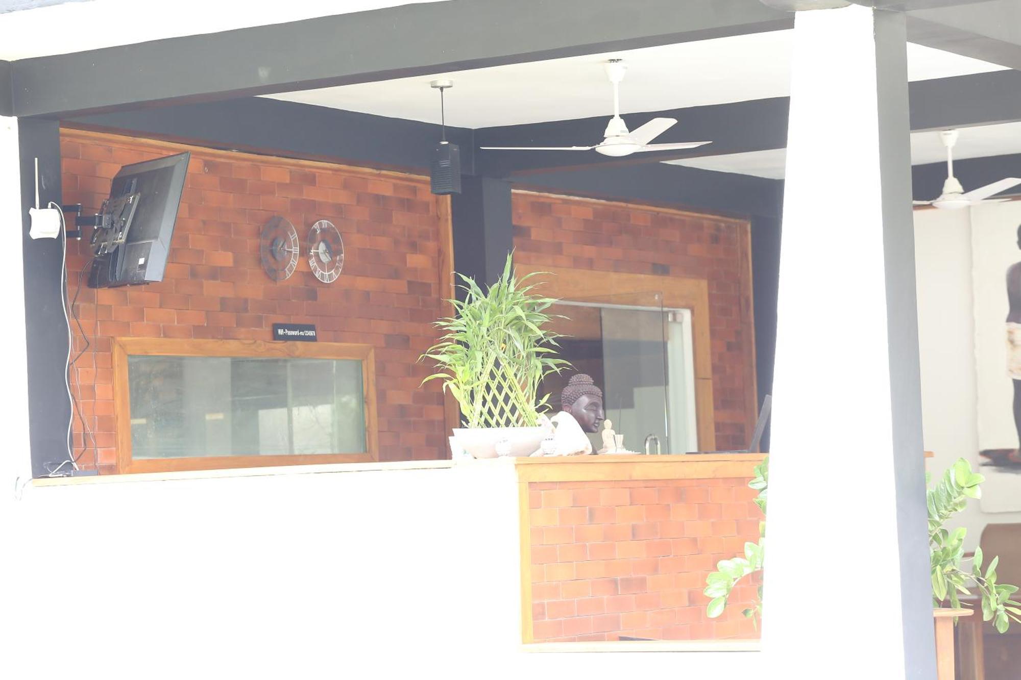 Eco Hotel Black & White - Anuradhapura Mihintale Bagian luar foto