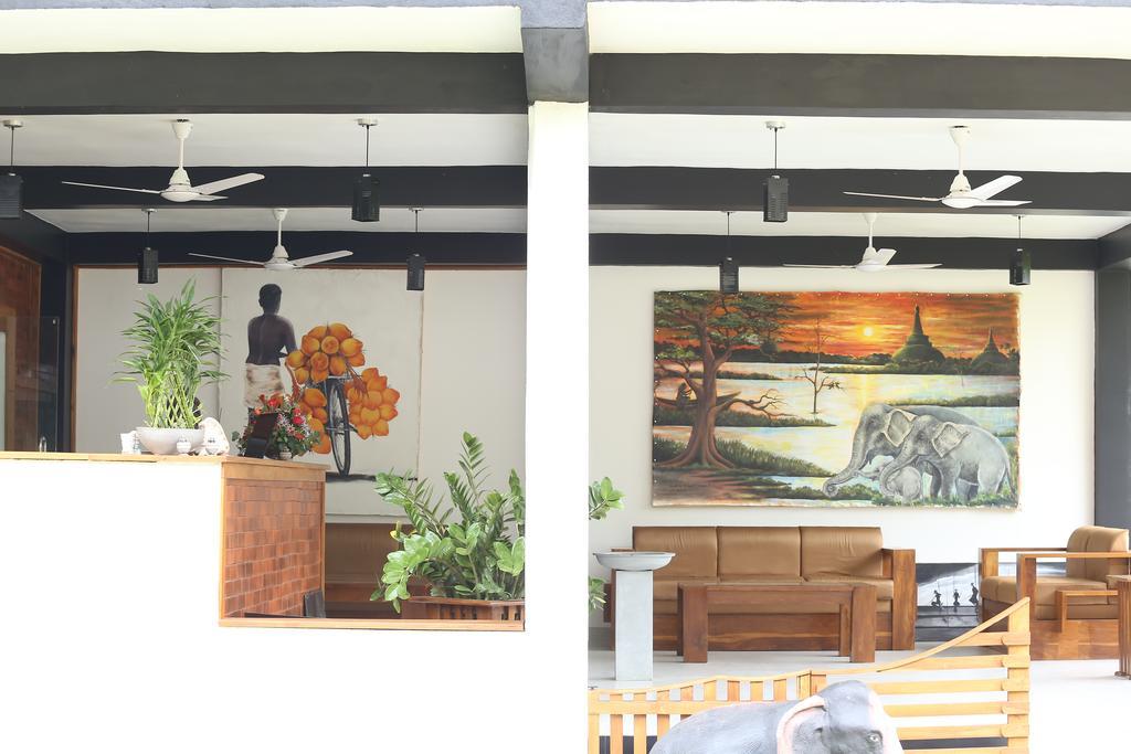 Eco Hotel Black & White - Anuradhapura Mihintale Bagian luar foto