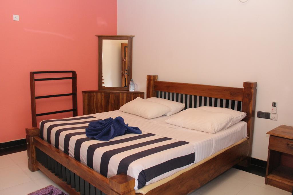 Eco Hotel Black & White - Anuradhapura Mihintale Bagian luar foto
