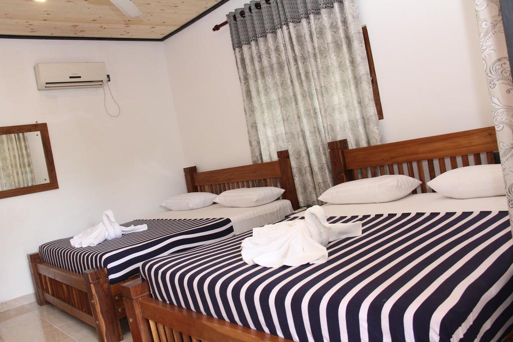 Eco Hotel Black & White - Anuradhapura Mihintale Bagian luar foto