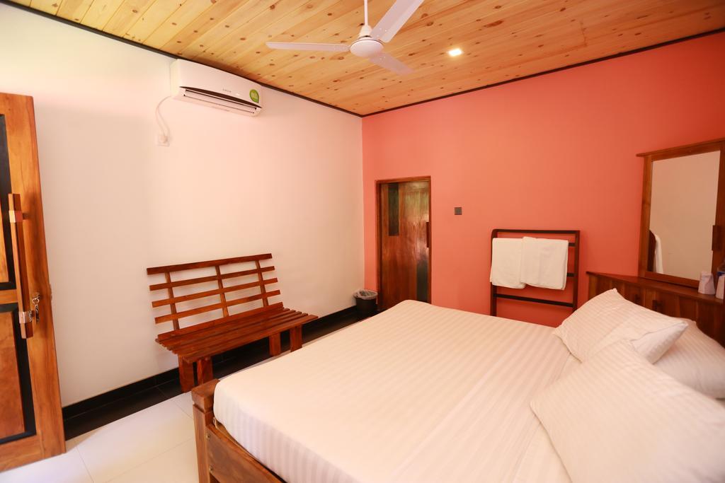 Eco Hotel Black & White - Anuradhapura Mihintale Bagian luar foto