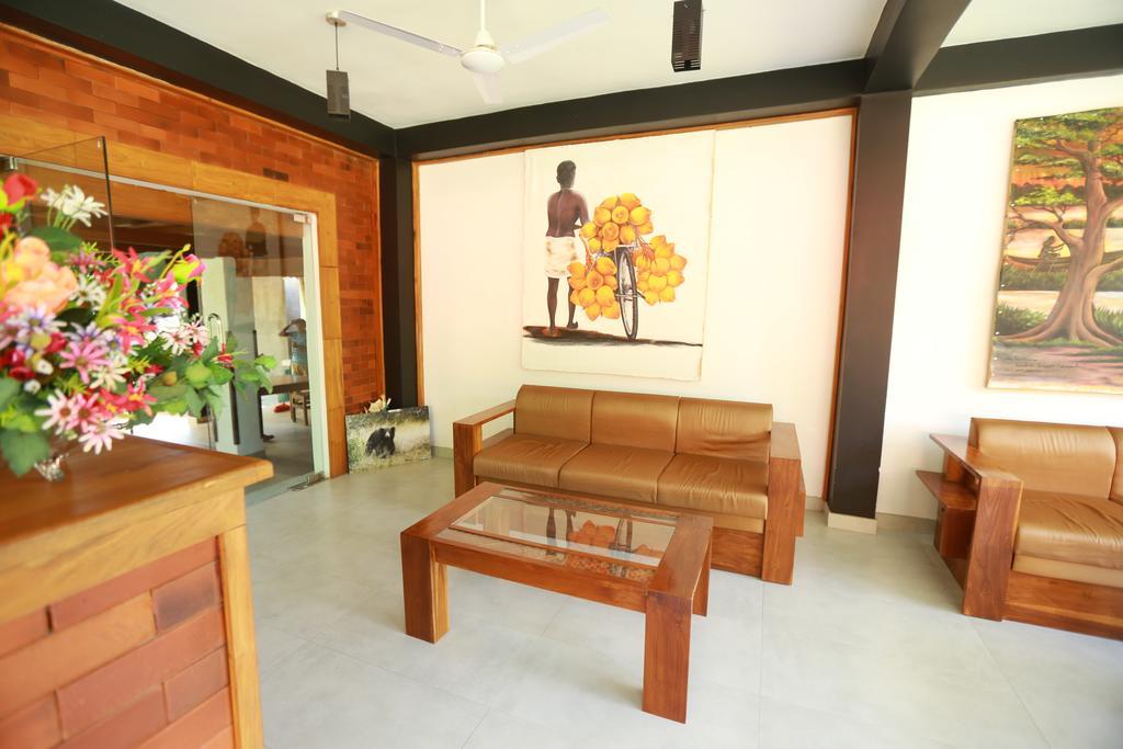 Eco Hotel Black & White - Anuradhapura Mihintale Bagian luar foto