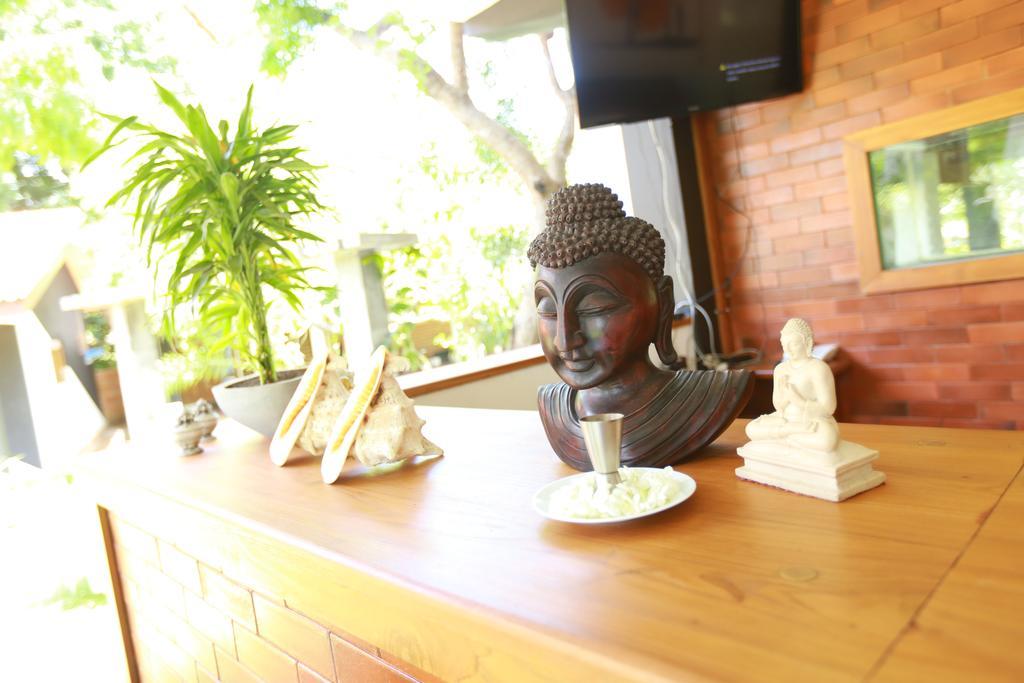 Eco Hotel Black & White - Anuradhapura Mihintale Bagian luar foto