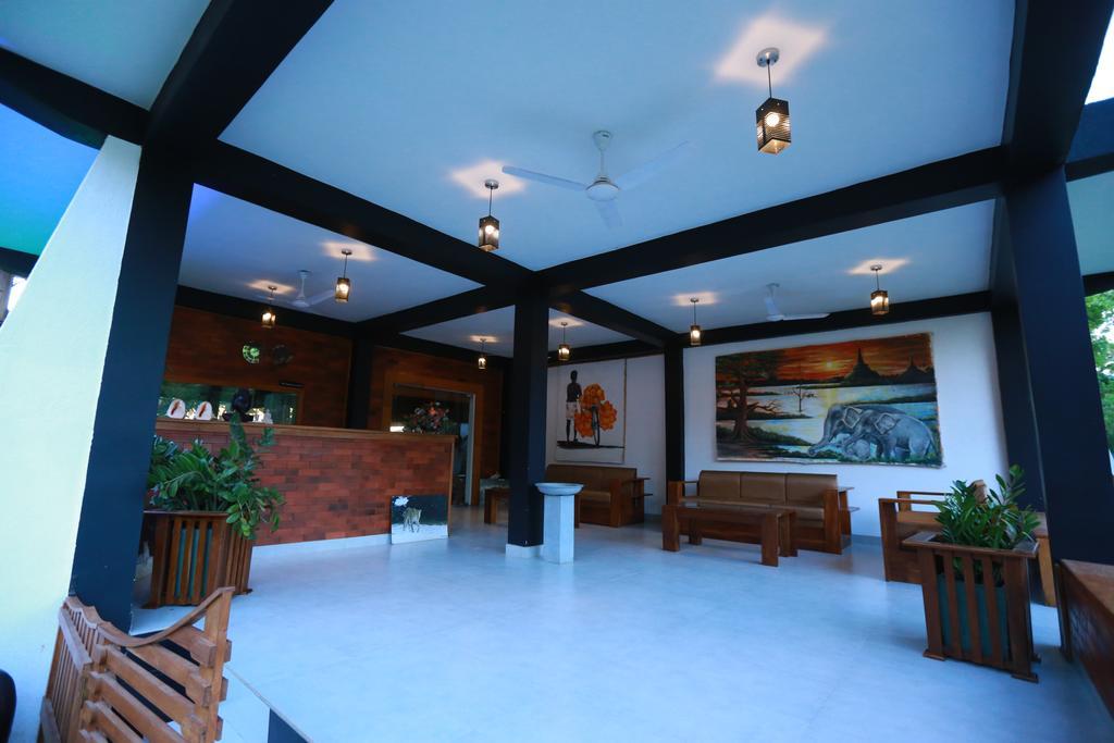 Eco Hotel Black & White - Anuradhapura Mihintale Bagian luar foto