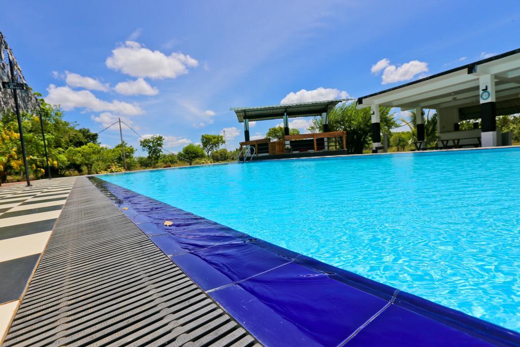Eco Hotel Black & White - Anuradhapura Mihintale Bagian luar foto