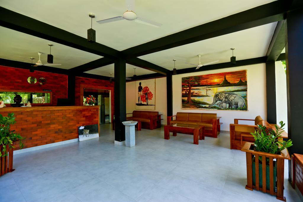 Eco Hotel Black & White - Anuradhapura Mihintale Bagian luar foto