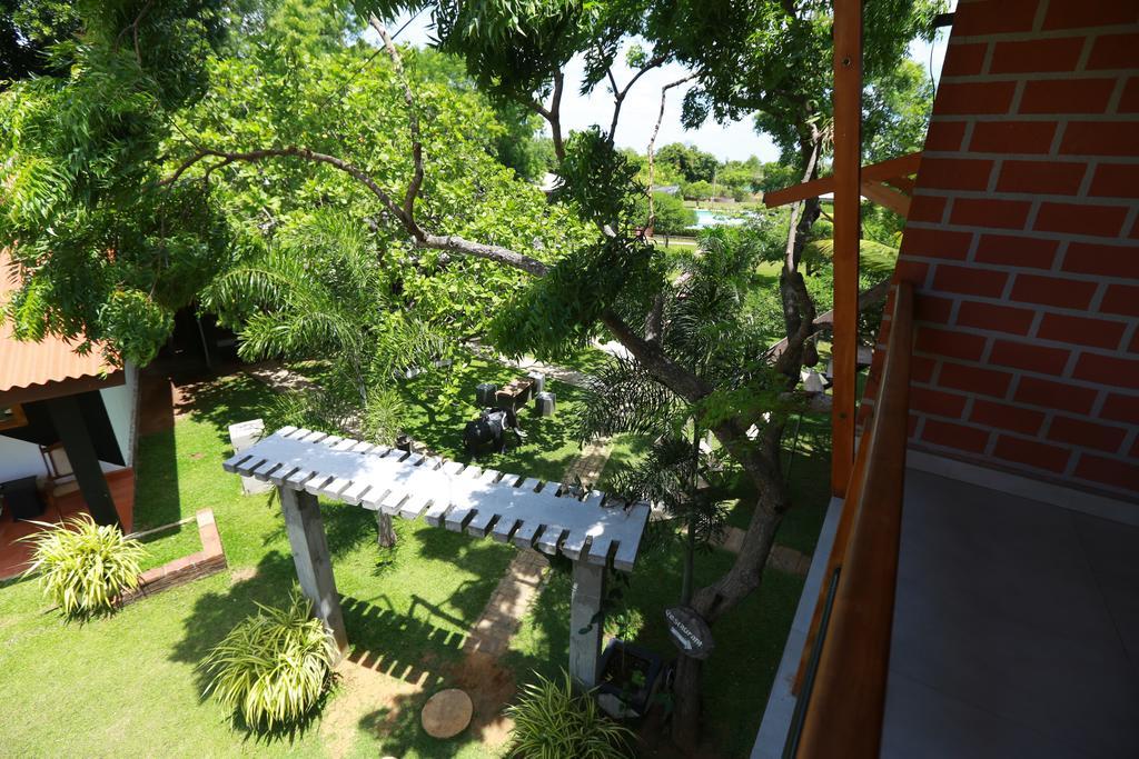 Eco Hotel Black & White - Anuradhapura Mihintale Bagian luar foto