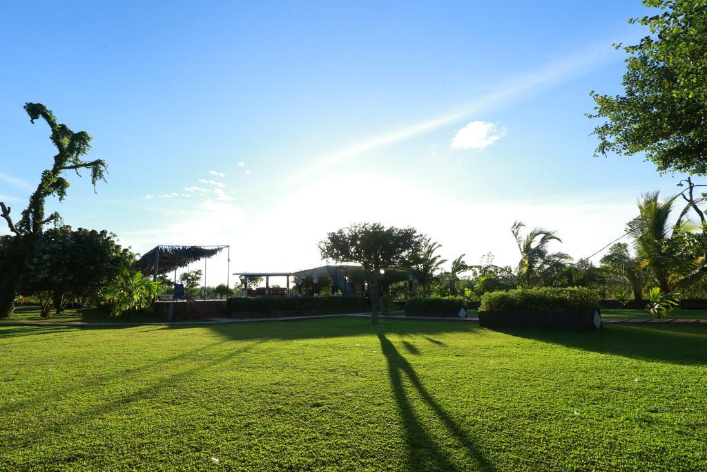 Eco Hotel Black & White - Anuradhapura Mihintale Bagian luar foto